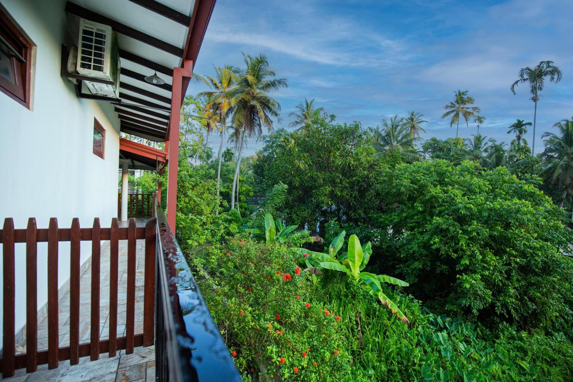 Hotel Turtle Lamp Unawatuna Exterior foto