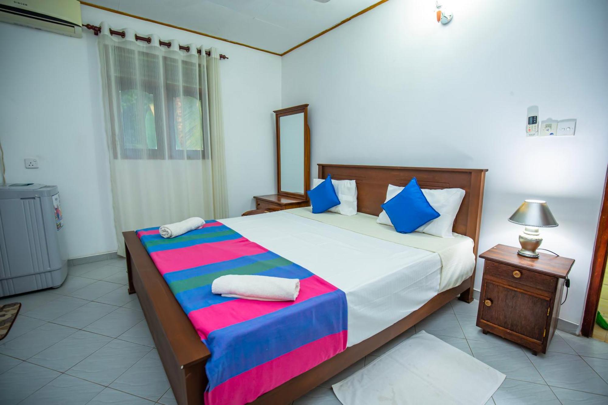 Hotel Turtle Lamp Unawatuna Zimmer foto